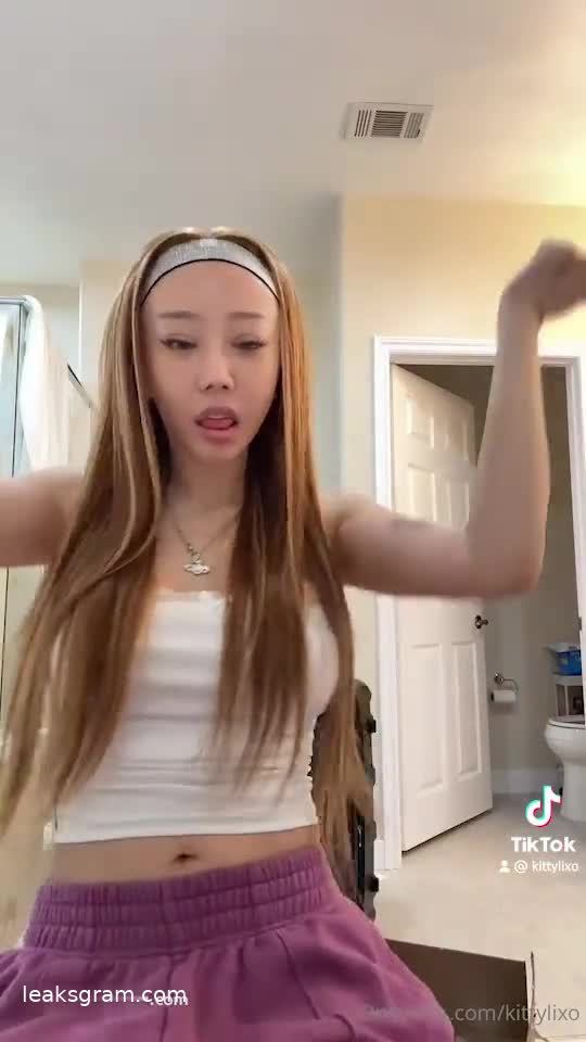 Nude Asian Girl Kittylixo Drops Her Tops And Reveals Her Pretty Tits On TikTok